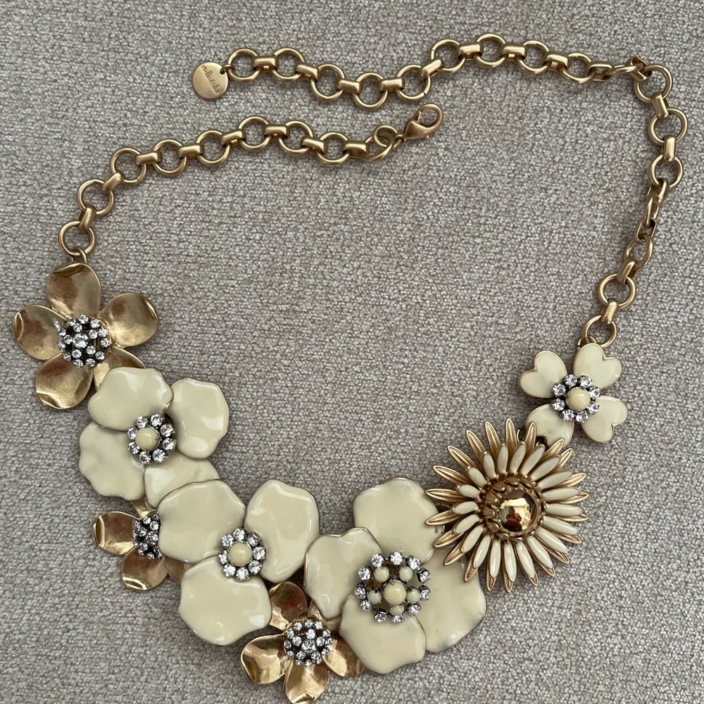 Stella & Dot bloom statement necklace